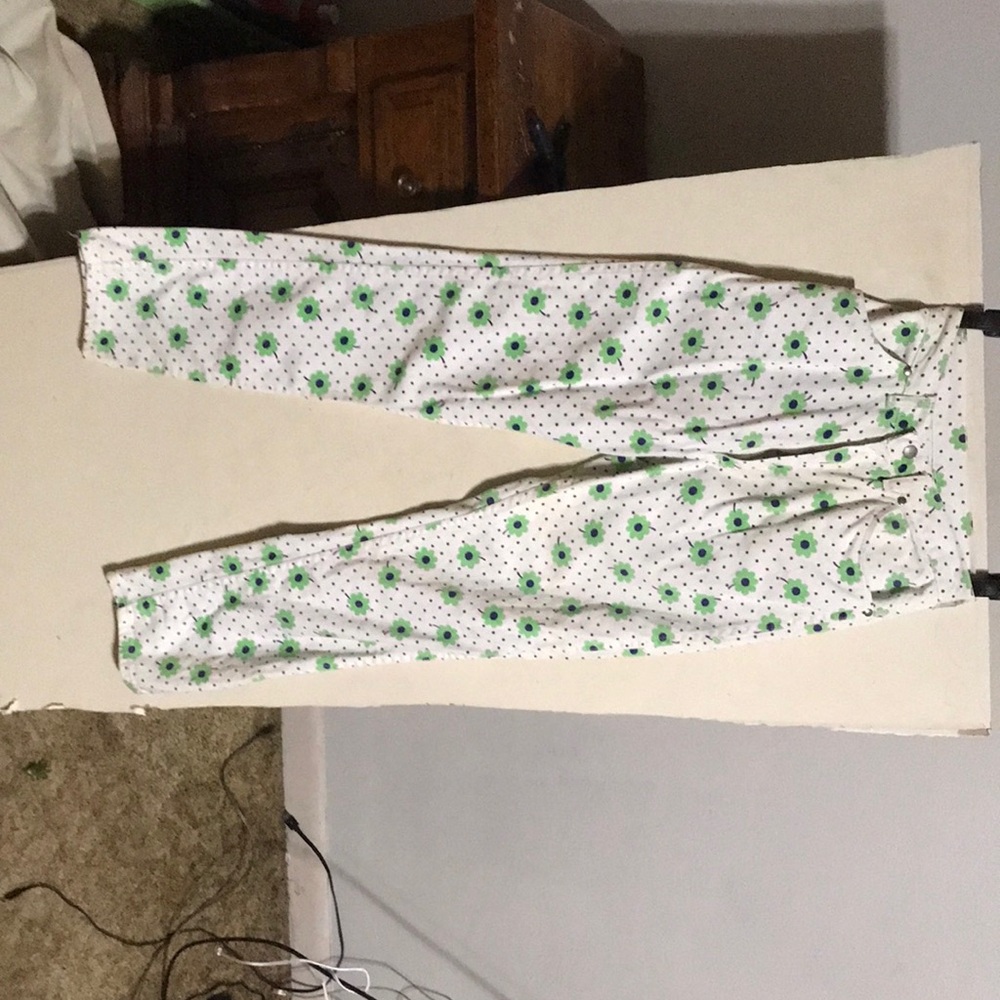 Vintage misses wrangler white denim with green flower jeans